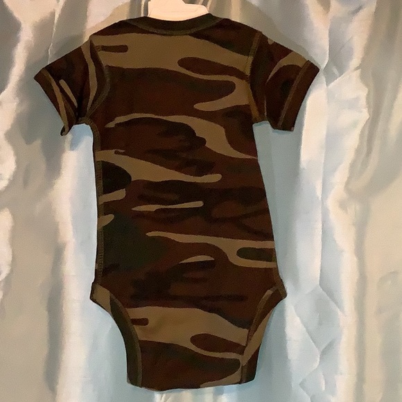 I Give the Odors Around Here, camouflage onesie - Picture 3 of 4